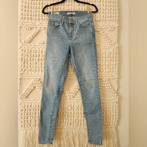 HOST PICK - 720 High Rise Super Skinny Levi's Jeans - Picture 8 of 13
